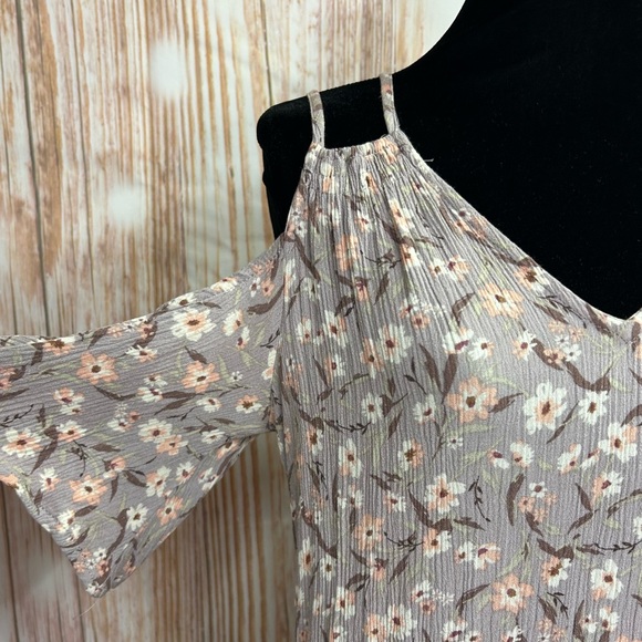 Daytrip Floral Cold Shoulder Crinkle Gauze Top - Picture 9 of 9